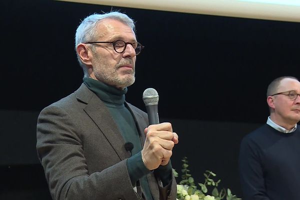 Le comédien Lambert Wilson lors de l'inauguration du cinéma de Tonnerre, dans l'Yonne, ce mardi 17 décembre 2024.