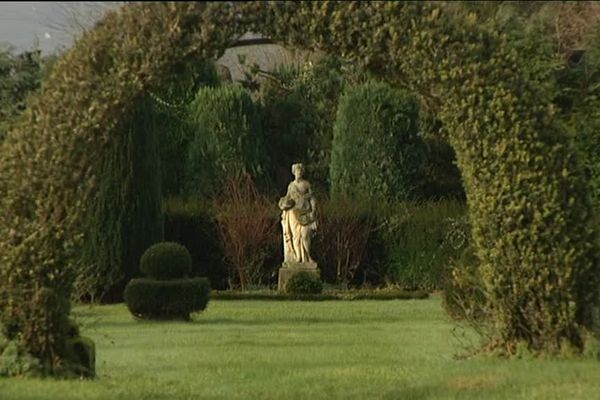 Le jardin du château de Kolbsheim s'étale sur 30 hectares, mêlant parterres à la françaises, terrasses à l’italienne et un parc à l’anglaise.