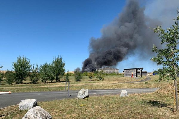 Incendie dans un centre de traitement de déchets dans le Tarn