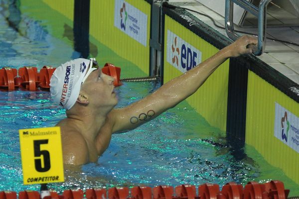 L'Antibois Damien Joly a failli sur 1500 m libre, trois semaines après avoir pourtant nagé sous le chrono exigé (14:57.19). Il s'est imposé en finale en 14:59.42.
