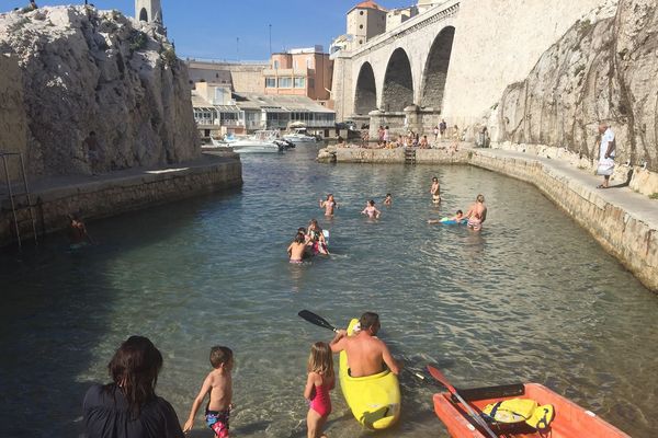 La piscine d'eau de mer du Vallon des Auffes partagée par Aquabul et les Amis du Vallon des Auffes