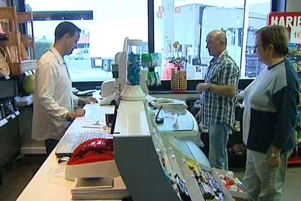 La SNCF a inauguré un point de vente de billets TER dans une station service à Fleurville en Saône-et-Loire, vendredi 13 septembre 2013.