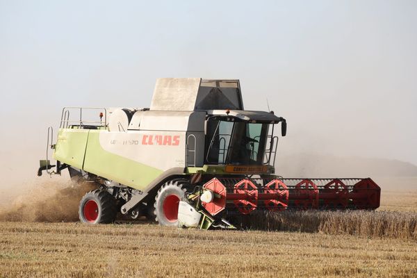 Les engins agricoles sont soumis à une réglementation spécifique sur les routes.