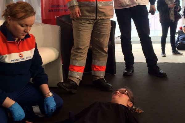 Les jeunes découvrent les premiers secours lors du "Samedi qui sauve".