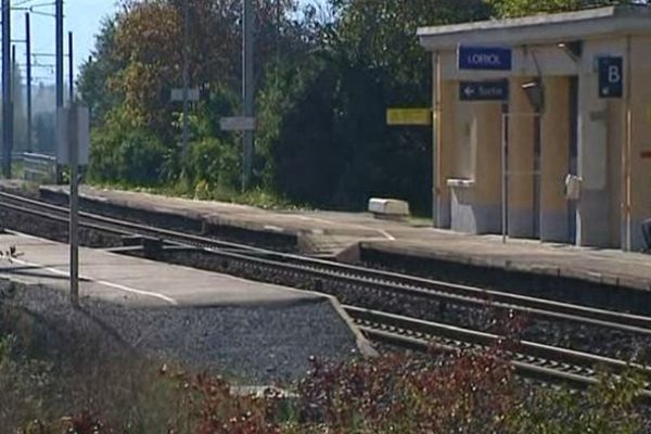 Passage piéton de la gare de Loriol (Drôme) le 12 novembre 2013