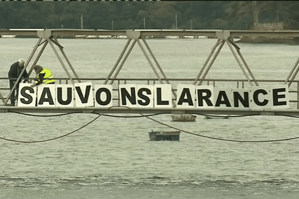 Manifestation contre l'envasement de la Rance