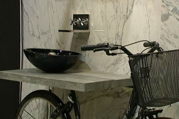 Des créations farfelues au salon de l'habitat, comme ce lavabo-vélo