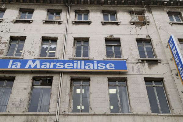 Les dirigeants du quotidien régional La Marseillaise, en redressement judiciaire, ont présenté vendredi un nouveau plan social aux syndicats prévoyant la suppression de 44 emplois sur 85. Le journal est diffusé dans le Gard et l'Hérault.