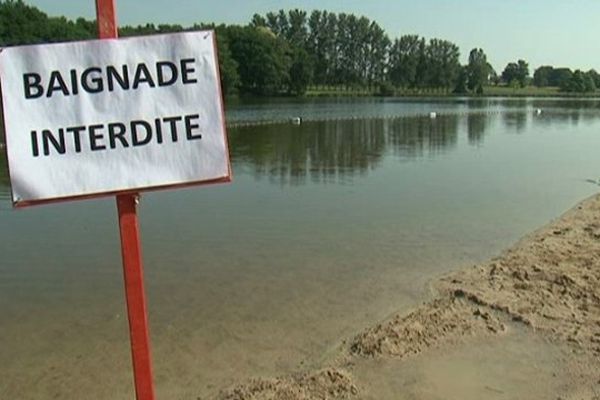 La baignade a été interdite dans l'étang de La Souterraine à cause des cyanobactéries.