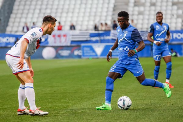 Ce samedi 4 mai 2024, l'US Concarneau s'est incliné sur la pelous grenobloise. Désillusion pour les Bretons qui se retrouveront en National la saison prochaine, un an seulement après avoir accédé à la Ligue 2.