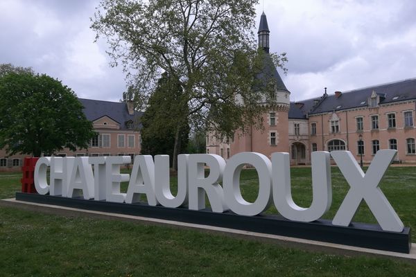 "Châteauroux" écrit en lettres géantes dans le Parc Balsan