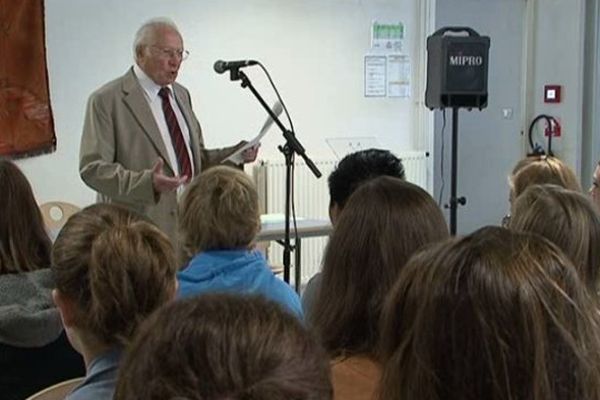 À Toul, afin de rendre hommage au premier président du conseil national de la résistance, un moment d’échanges était prévu avec les élèves de 3e du collège Amiral de Rigny.