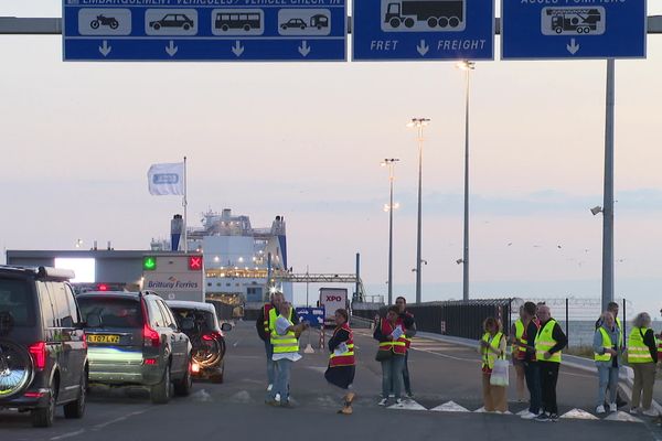 Grève des agents de ISS Propreté à Ouistreham