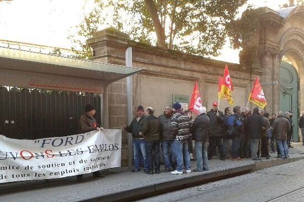 Manifestation de la  CGT Getrag Ford Transmissions et la CGT Ford Aquitaine Industries devant l’hôtel de la préfecture, rue vital Carles à Bordeaux 