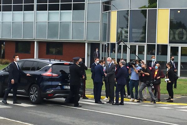 A Douai, Emmanuel Macron est arrivé vers 11h ce lundi 28 juin. 