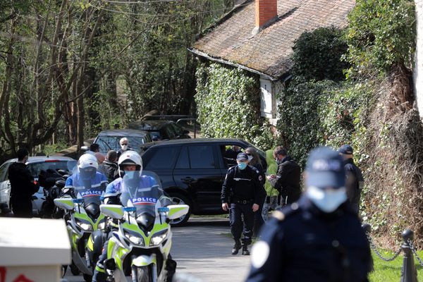 Le couple Tapie victime d'une agression et d'un cambriolage dans leur résidence secondaire à Combs-la-Ville en Seine-et-Marne.