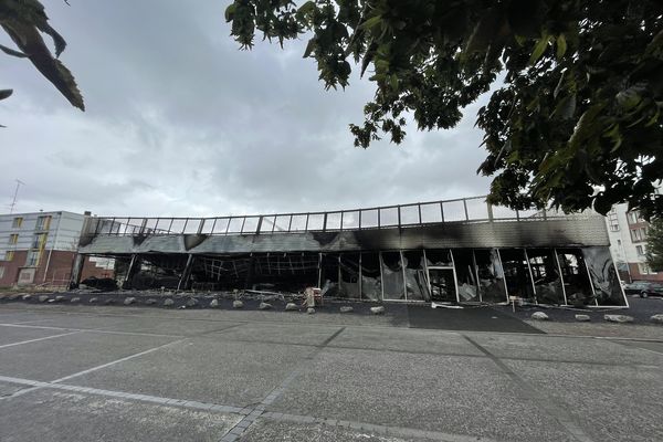 Un restaurant du quartier de la Briquette, à Marly, incendié lors des violences urbaines, après le décès de Nahel.