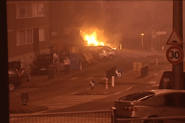 Au moins deux voitures incendiées dans le quartier de la Bastide vers 23 heures et une heure du matin durant la nuit de la Saint-Sylvestre