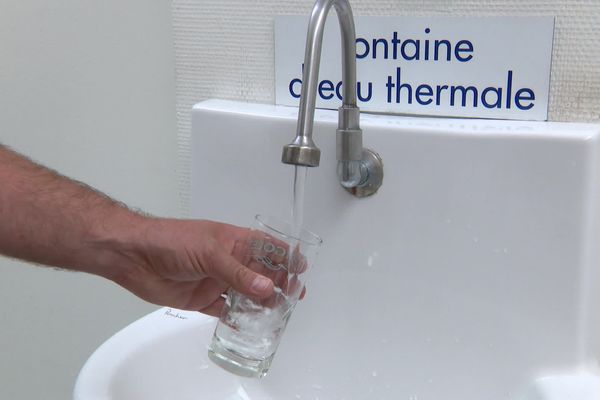 L'eau thermale de Divonne-les-Bains.