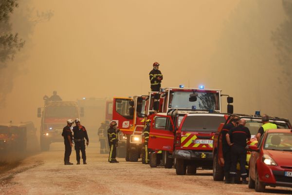 Les incendies ont ravagé au moins 1800 hectares à Saumos, en Gironde.