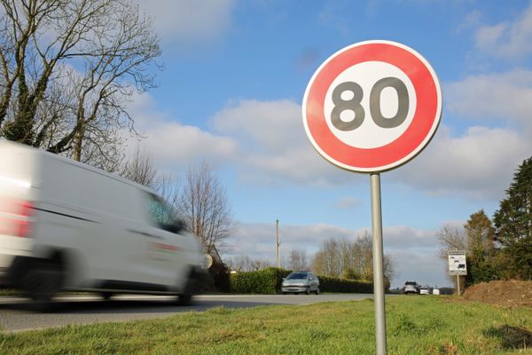 Le chauffeur roulait à 153 km/h au lieu de 80 km/h au volant d'une voiture de luxe