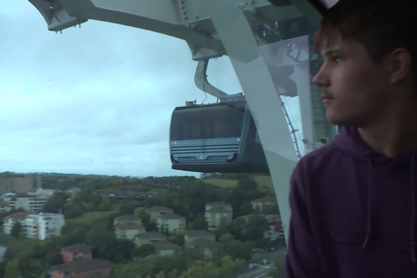 Les téléphériques urbains offrent de nouveaux débouchés aux élèves de bac pro, qui se destinent à la maintenance des remontées mécaniques, dans les stations de ski.