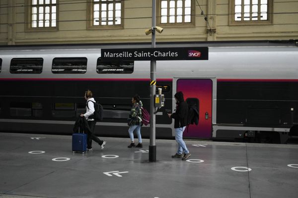 Le jeune homme a pris l'ampleur de la portée de son comportement et contacté la brigade ferroviaire de la gare de Marseille.