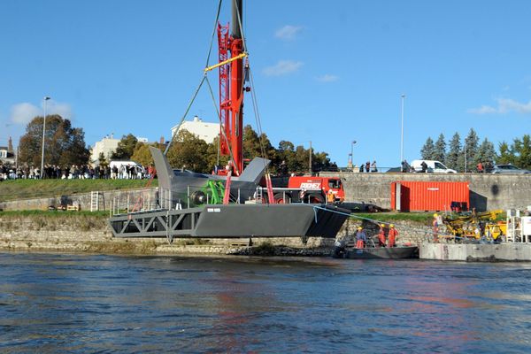 L'hydrolienne lors de son installation, en 2014. 