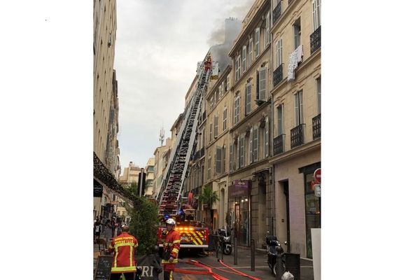 Incendie en cours rue Sainte à Marseille