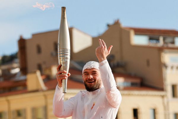 Jul a été choisi pour allumer le chaudron de la flamme olympique, ce mercredi 8 mai, à Marseille.