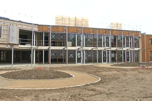 Le bâtiment M-16 est composé d'une nouvelle morgue et de chambres supplémentaires pour la maison de retraite.