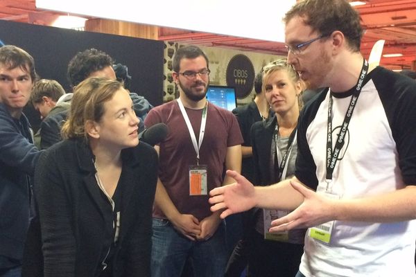 La secrétaire d'Etat à l'Economie numérique Axelle Lemaire (à gauche) a ouvert la 6ème édition de la Paris Games Week, le 28 octobre 2015.