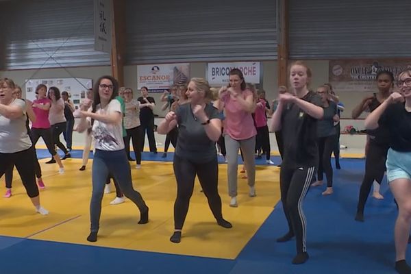 Un club de karaté de Saint-Lô a organisé le 24 mars un stage défense féminin auquel plus de 140 femmes ont participé.