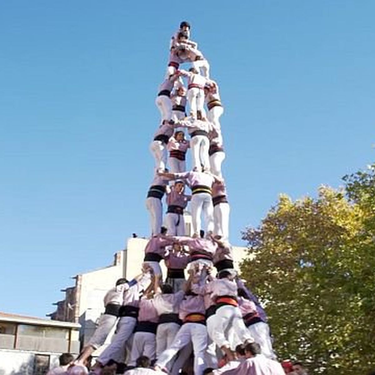 Le Record De La Plus Grande Tour Humaine Battu Par Des Catalans Pres De Barcelone