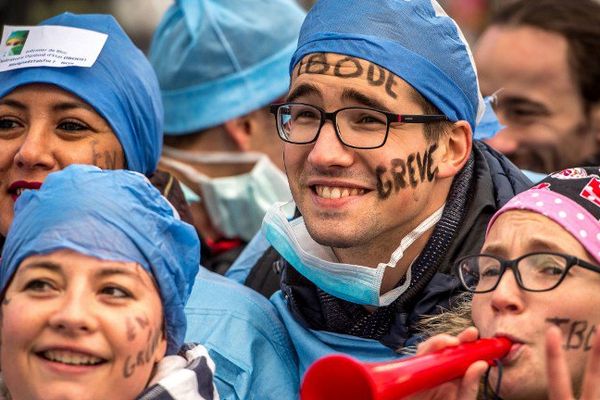 Environ 200 infirmiers en colère ont manifesté ce 8 novembre à Lille.