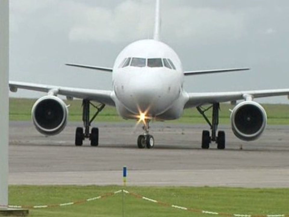 Coronavirus Un Avion De Hong Kong Airlines Se Pose A Chateauroux Avec 000 Masques