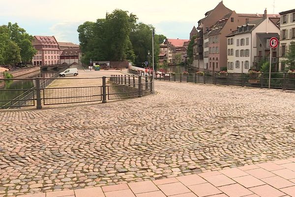 Haut lieu touristique, la Petite-France à Strasbourg, reste déserte