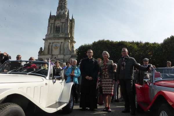 Monseigneur Castet et le Père Lautram ensemble à l'occasion de l'inauguration des "Belles Anglaises", le 23 septembre 2017