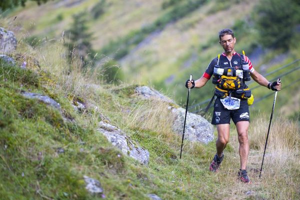 Vincent Hulin doit parcourir 900 kilomètres et plus de 55 000 m de dénivelés à travers les Pyrénées. 