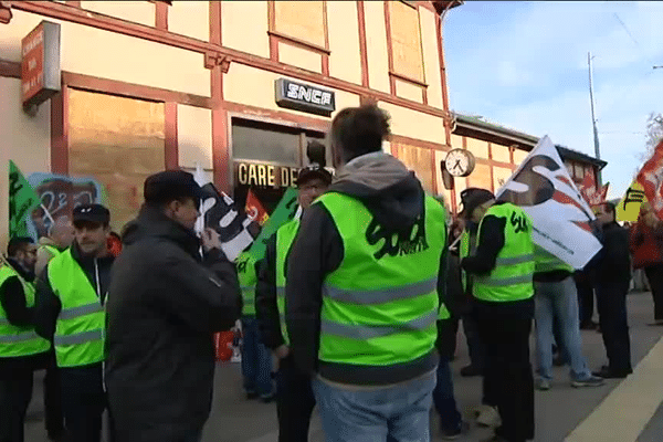 Manifestation des cheminots Gare des Eaux-Vives à Genève