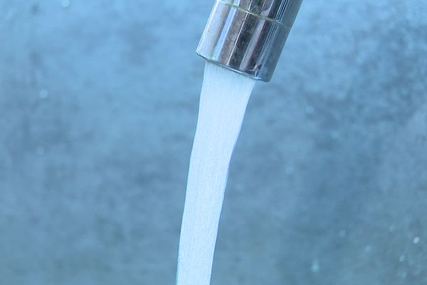 Pour diluer les pesticides et rendre l'eau potable, certains départements n'hésitent pas à mélanger les réseaux d'eau.