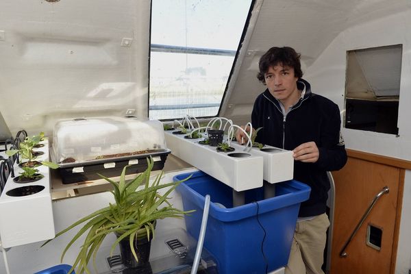 Pendant six ans, Corentin de Chatelperron, ingénieur et skipper du Nomade des mers, a parcouru le monde à la recherche de low-tech. Elles seront présentées lors du premier Festival Low-Tech à Concarneau.