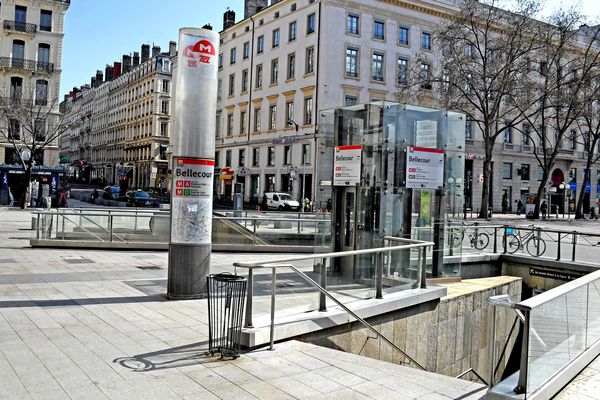 La fréquentation des transports en commun lyonnais a fortement chuté ces derniers jours (80% de voyages en moins depuis le début du confinement.