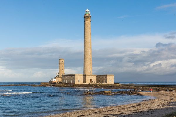 Après les nuages de la matinée, retour de belles éclaircies dans le Cotentin vers le phare de Gatteville.