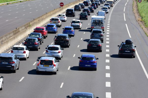 Le long week-end du 15 août s'annonce chargé sur les routes françaises, avec un pic de circulation attendu les 17 et 18 août.