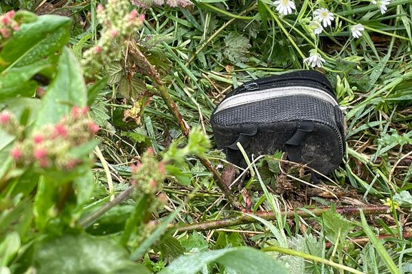 Une voiture a fauché 12 cyclistes ce jeudi 21 mars lors de leur sortie entre Rennes et Bourgbarré faisant un mort et deux blessés graves.