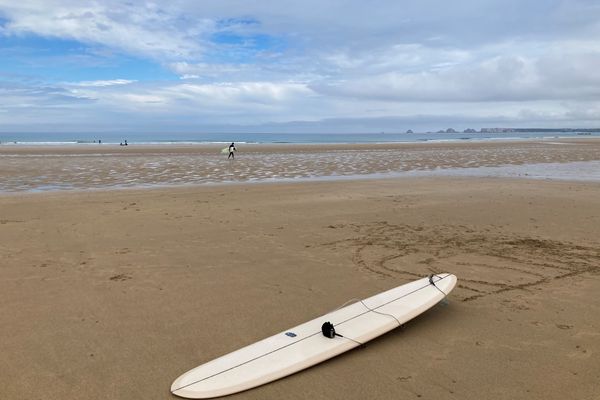 La plage de la Palue à Crozon, prisée par les surfeurs. Son accès va être restreint car sa fréquentation est très importante 