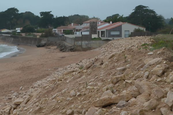 Impossible de dénombrer les habitations qui devront être relocalisées, mais le maire espère renaturer l'estuaire du Goulet et laisser la mer pénétrer les terres de sa commune pour éviter toute submersion.