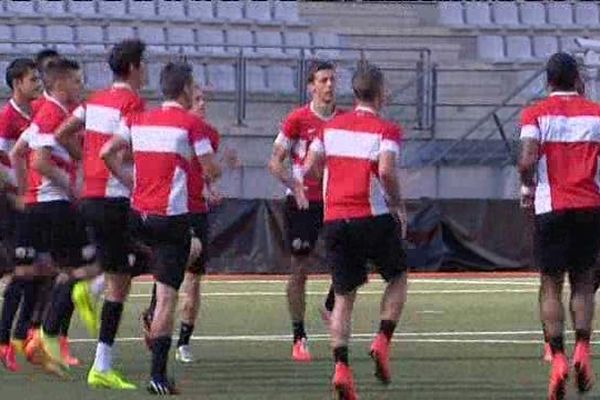 Les joueurs de l'ASNL à l'entraînement à Picot.