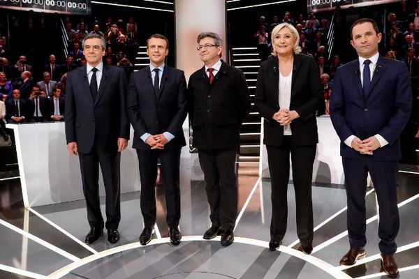 5 des 11 candidats à l'élection présidentielle, lors du premier débat télévisuel.